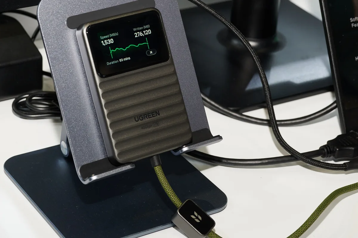 Ugreen Neodrive Go 40s: un SSD con pantalla táctil integrada