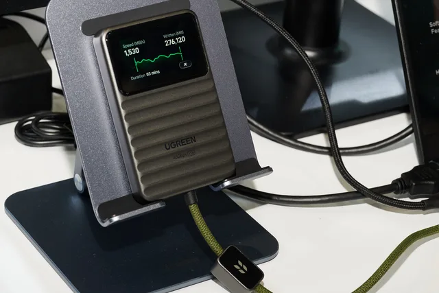 Ugreen Neodrive Go 40s: un SSD con pantalla táctil integrada