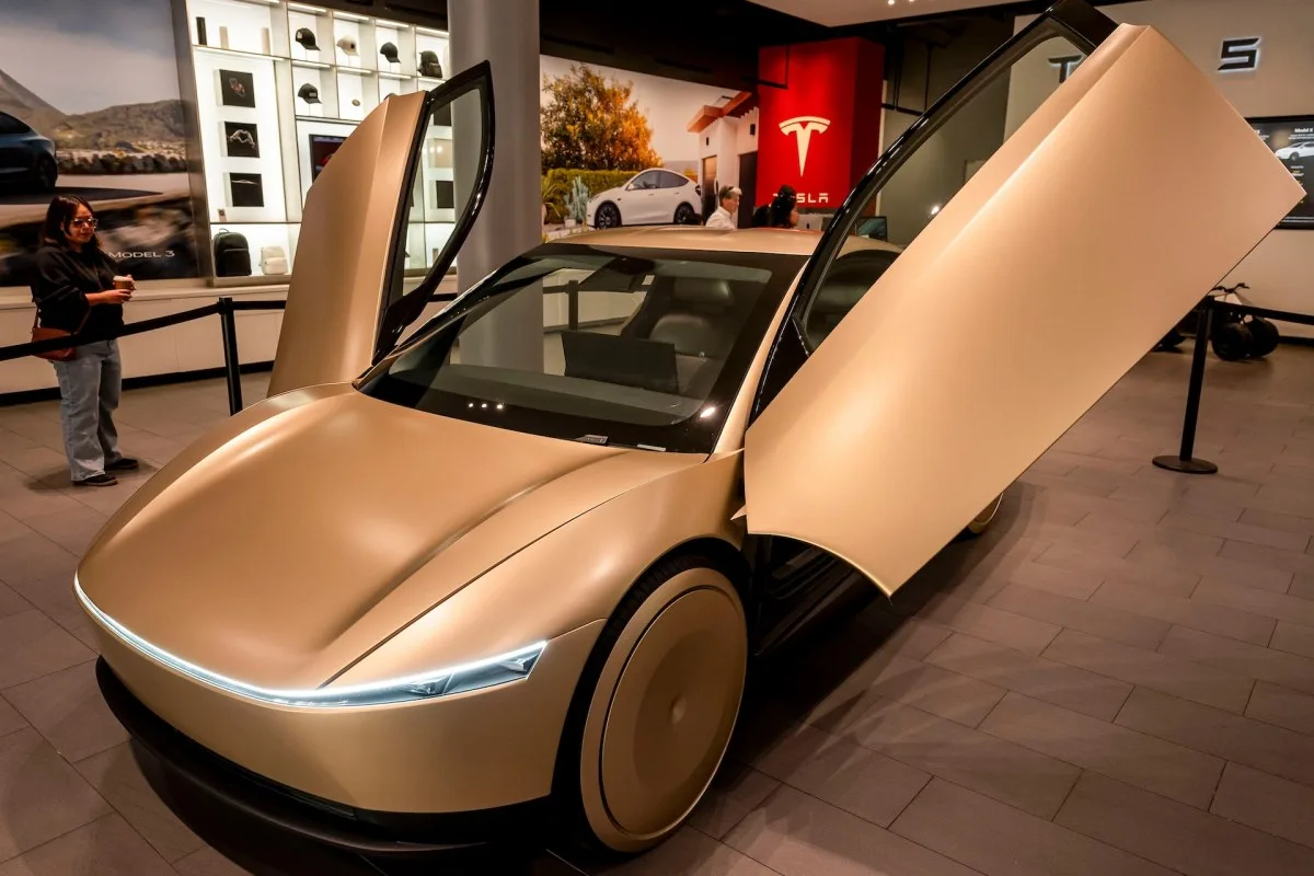 Tesla Cybercab: inician las pruebas sin volante ni pedales
