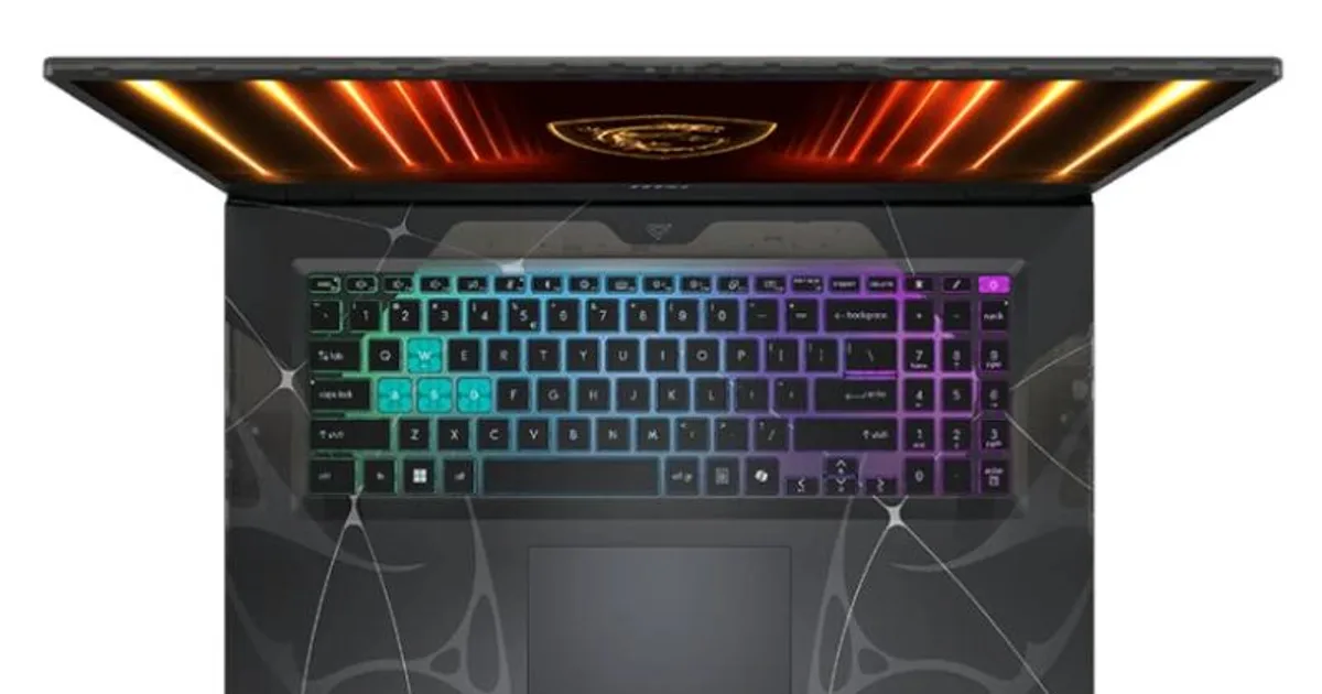 MSI Cyborg 17-068XES C7-240H 32 1TB 5060 DOS 17.3" (4)